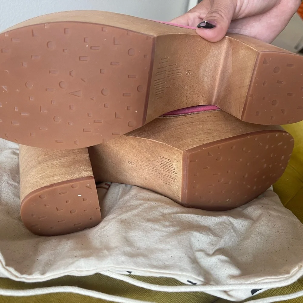 Charlotte Stone sz 9 Bonnie clogs - Picture 3 of 4